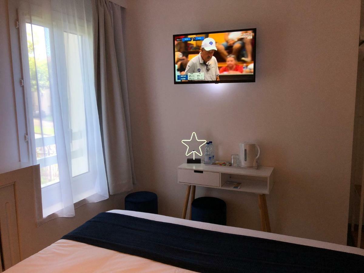 Hotel Du Lac D'Arjuzanx ภายนอก รูปภาพ